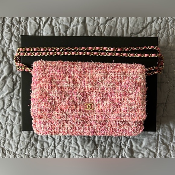 Chanel Classic Wallet on Chain - Picture 5 of 5